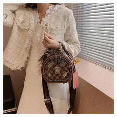 Francesca – Elegant Women's Leather Crossbody Bag