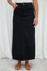 Giovanna – Elegant Women’s Winter Skirt with Timeless Style