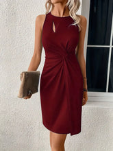 Evelyn β Elegant Sleeveless Dress for Timeless Sophistication