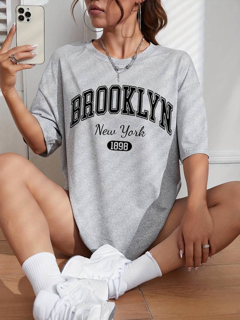 Savannah - Stylish Crew Neck T-Shirt with Brooklyn Print