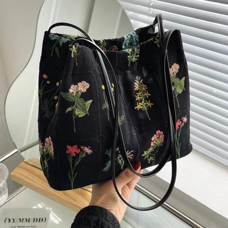 Elena – Floral Embroidered Women’s Bag
