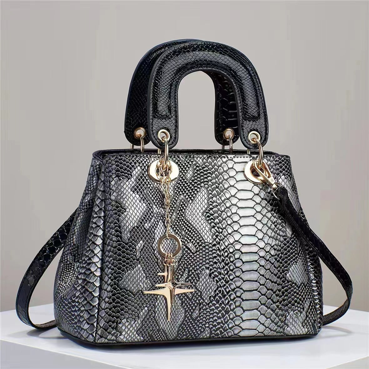 Alessia – Crocodile-Texture Shoulder Bag for Women