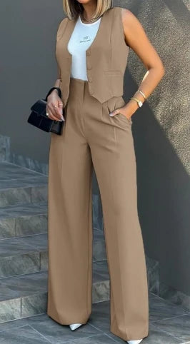Gia – Stylish Women's Pantsuit Set