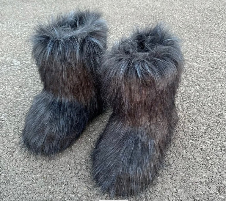 Evelina – Cozy Fluffy Women’s Fur Boots