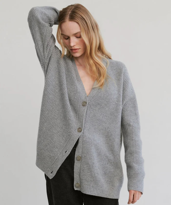 Giulia – Women’s Slim-Fit Cardigan