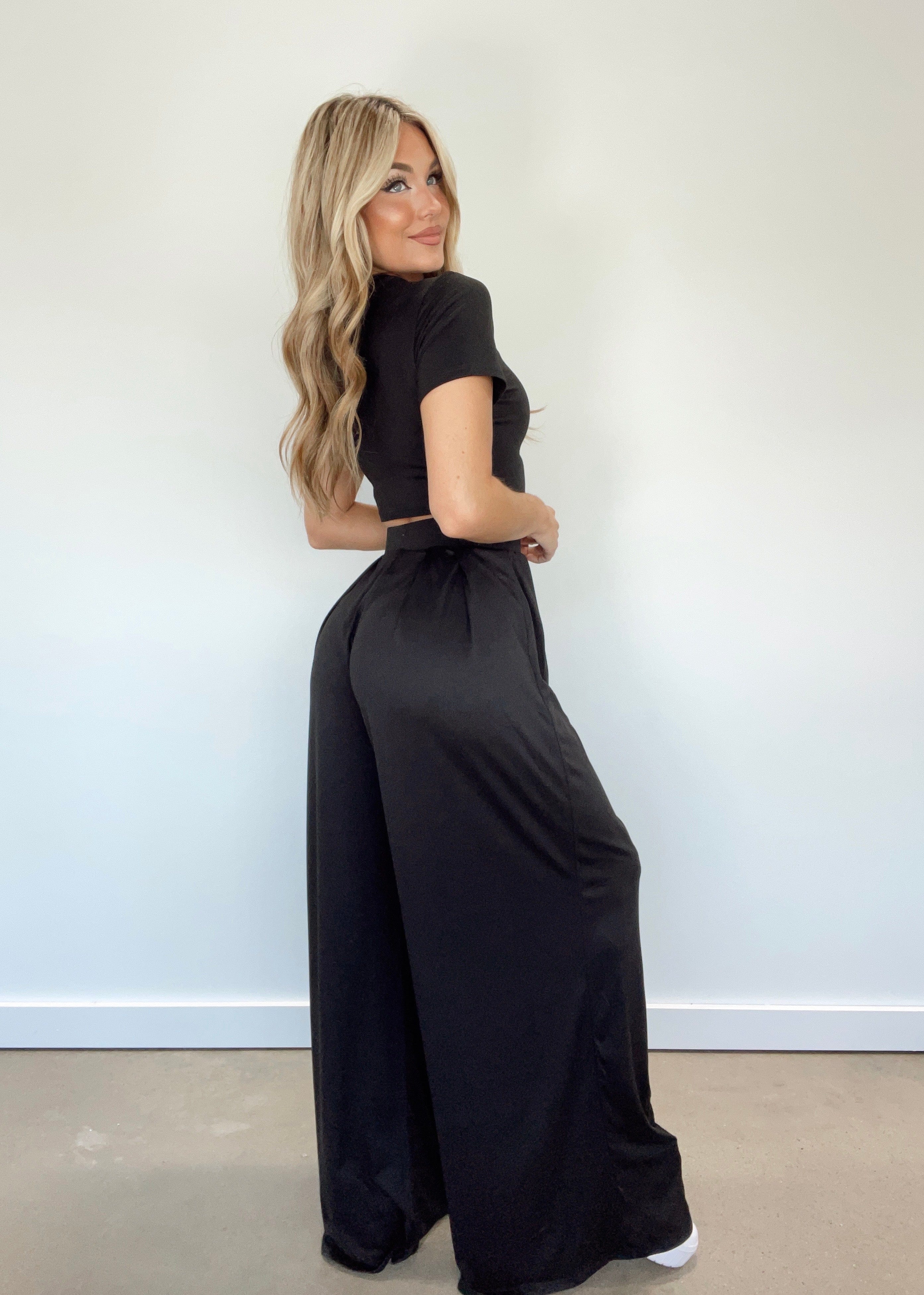 Isabella – Cozy Elegance Women’s Sweater & Pants Set